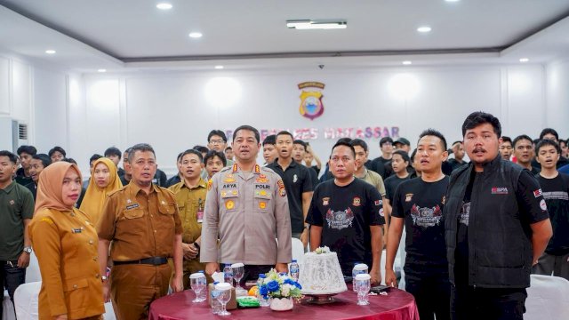 Ketua KONI Kota Makassar, Ismail, menghadiri pembukaan turnamen E-Sport Mobile Legends di Aula Mappaoddang Polrestabes Makassar.