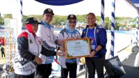 Bupati Lutim Ibas Terima Penghargaan dari PGRI Sulsel atas Dukungan terhadap Guru
