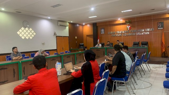 Bawaslu Sulsel menggelar Rapat Koordinasi Persiapan Pengawasan Rapat Pleno Terbuka Rekapitulasi PDPB Semester I Tahun 2026. 