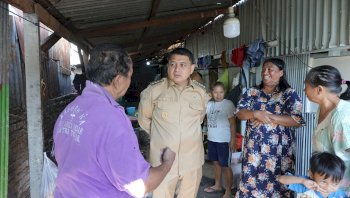 Pastikan Keluhan Warga Teratasi, Munafri Cek Langsung Aliran Air hingga ke Dapur Rumah