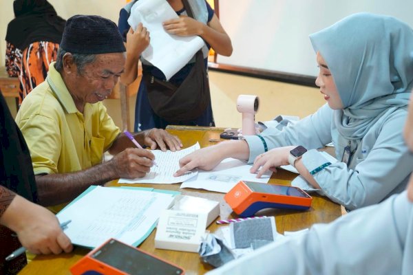 1000 Lebih Penerima Baru Dapat Kartu ATM Lansia Lutim, Dana 3 Bulan Langsung Masuk