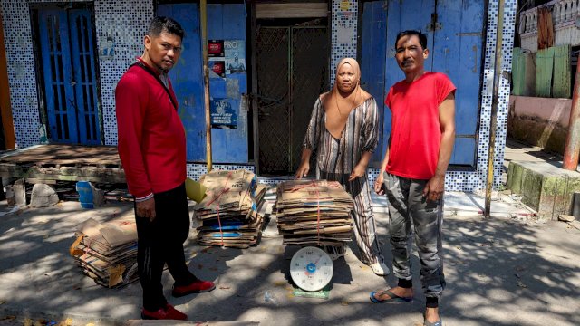 Edukasi pemilahan sampah dan aksi bersih lingkungan digelar di kawasan pesisir RW 003, Kelurahan Lae-Lae, Makassar.