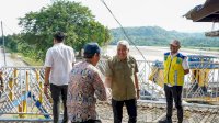 Jaga Lumbung Pangan, Bupati Irwan Tinjau Sawah Kering dan Serahkan Pompa Air