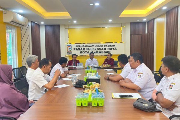 Perumda Pasar Makassar Hadirkan Beasiswa Kuliah untuk Anak Pedagang di Tujuh Pasar Tradisional