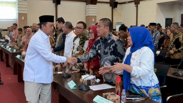 Bupati Luwu Timur, Irwan Bachri Syam menghadiri Rapat Koordinasi Finalisasi Penetapan Lahan Pertanian Pangan Berkelanjutan (LP2B) Kabupaten/Kota se-Sulawesi Selatan.