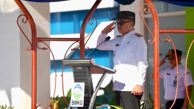 Sekretaris Daerah Provinsi Sulawesi Selatan, Jufri Rahman, bertindak sebagai inspektur upacara pada peringatan Hari Meteorologi, Klimatologi, dan Geofisika (HMKG) ke-79 di Kantor Balai Besar BMKG Wilayah IV Makassar.