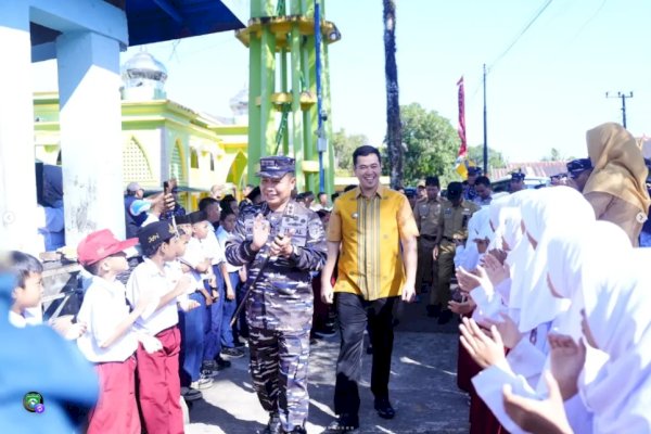 Bupati Yusran Lalogau Apresiasi Bakti Sosial Kodaeral VI di Pangkep, Perkuat Sinergi TNI AL dan Pemda