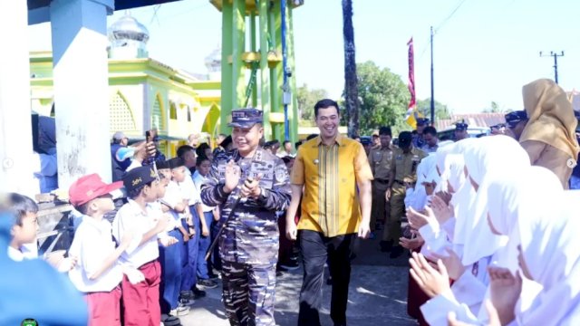Bupati Yusran Lalogau Apresiasi Bakti Sosial Kodaeral VI di Pangkep, Perkuat Sinergi TNI AL dan Pemda