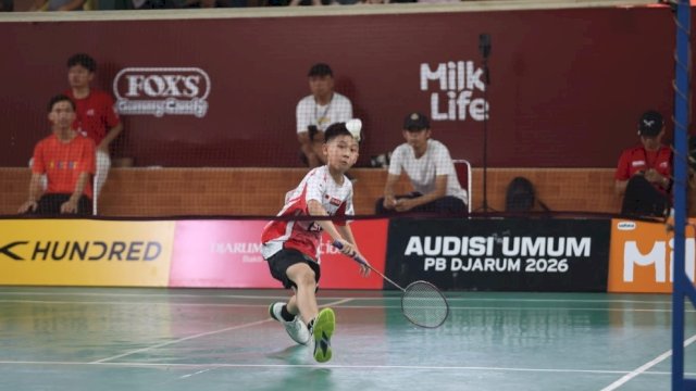Jayden Octave Tiolando asal Siak, Riau, berhasil mengunci kemenangan 21-14, 21-18 di pertandingan final Audisi Umum PB Djarum 2026 -&nbsp; Pekanbaru dan meraih Super Tiket lewat jalur turnamen dari kategori KU-11 putra.