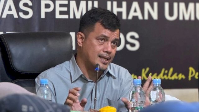 Anggota Bawaslu Sulsel, Alamsyah saat memberi pada kegiatan Pengelolaan Kehumasan, Peliputan dan Dokumentas di Media Center Bawaslu Kabupaten Maros.
