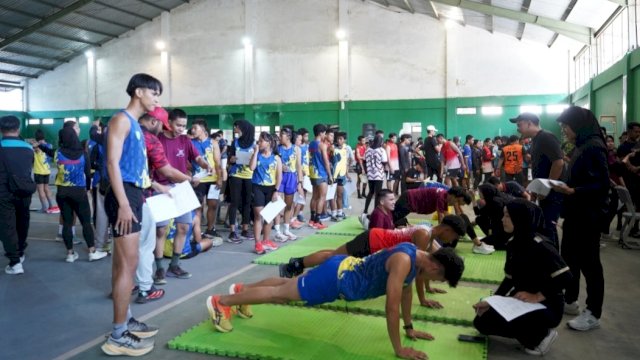 KONI Makassar melakukan penjaringan ketat terhadap para atlet melalui tes fisik yang digelar di Fakultas Ilmu Keolahragaan dan Kesehatan (FIKK) Universitas Negeri Makassar (UNM).