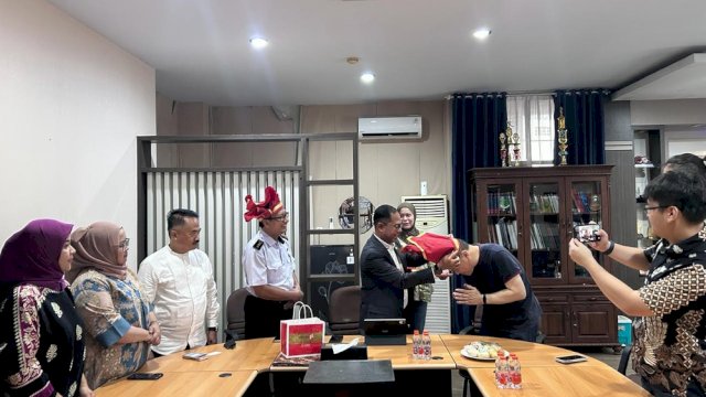 Peneliti National Tsing Hua University, Taiwan, Fabio Yuchung Lee, mengunjungi UPT Jasa Kearsipan Dinas Perpustakaan dan Kearsipan Provinsi Sulawesi Selatan.