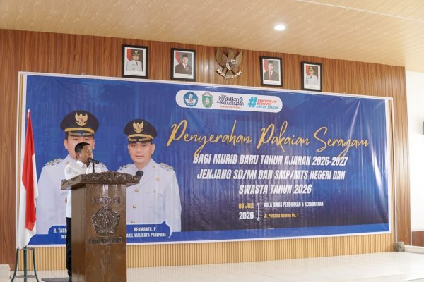 Tasming Hamid-Hermanto Realisasikan Janji Seragam Sekolah Gratis