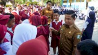 Tinjau MPLS, Wali Kota Tasming Hamid Ingatkan Siswa Baru Sarapan agar Lebih Fokus Belajar