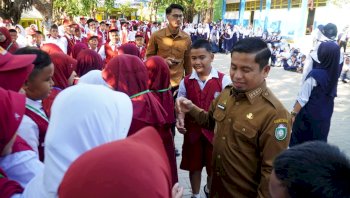 Tinjau MPLS, Wali Kota Tasming Hamid Ingatkan Siswa Baru Sarapan agar Lebih Fokus Belajar