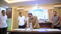 Teken BAST, Sekda Zulkifly Apresiasi BPBPK Sulsel Rekonstruksi Bangunan DPRD Makassar