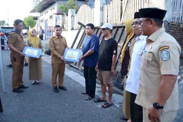 Tasming Hamid Serahkan Bantuan Tunai kepada Korban Kebakaran, Wujud Kepedulian Pemkot Parepare