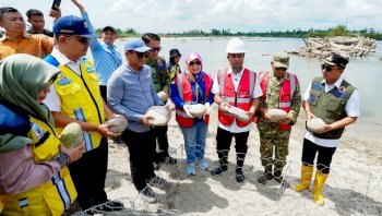 Pembangunan Tanggul 200 Meter di Sungai Rongkong, Gubernur Sulsel Perkuat Penanganan Banjir di Lutra