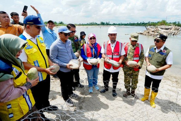 Pembangunan Tanggul 200 Meter di Sungai Rongkong, Gubernur Sulsel Perkuat Penanganan Banjir di Lutra