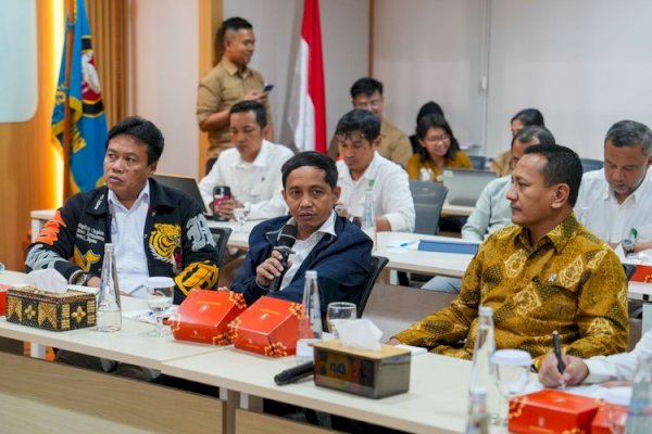 Menhut Raja Antoni Evaluasi Standar Kebutuhan Personel-Peralatan Manggala Agni Hadapi Karhutla