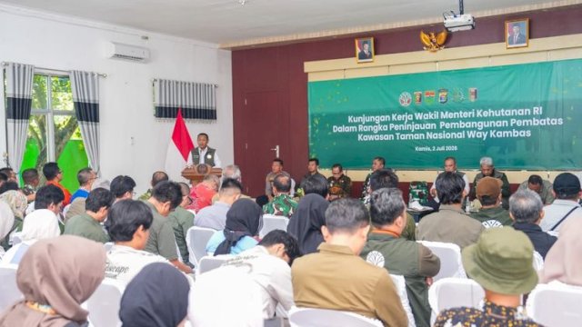 Wakil Menteri Kehutanan Rohmat Marzuki melakukan kunjungan kerja ke Taman Nasional Way Kambas (TNWK), Kabupaten Lampung Timur.