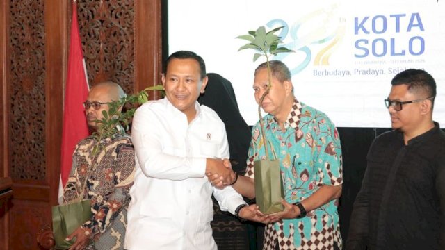 Wakil Menteri Kehutanan (Wamenhut) Rohmat Marzuki saat menghadiri Solo Anggrek Festival (SAF) 2026 di Loji Gandrung, Surakarta.