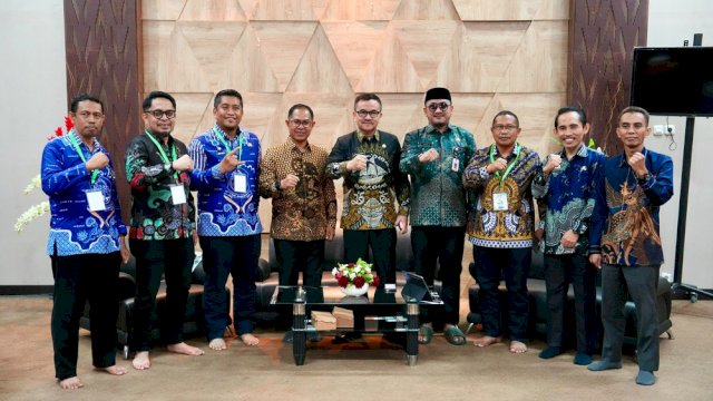 Sekretaris Daerah Provinsi Sulawesi Selatan, Jufri Rahman, memimpin wawancara akhir Seleksi Terbuka (Selter) Jabatan Pimpinan Tinggi (JPT) Pratama Sekretaris Daerah Kabupaten Jeneponto.