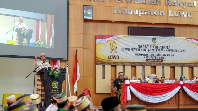 Gubernur Sulawesi Selatan, Andi Sudirman Sulaiman, menghadiri rapat Paripurna memperingati Hari Jadi Kabupaten Luwu ke-67 Tahun.