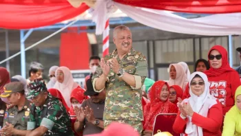 Gerak Jalan HUT RI di Pinrang: Pelajar Tunjukkan Kreativitas, Disiplin dan Kekompakan