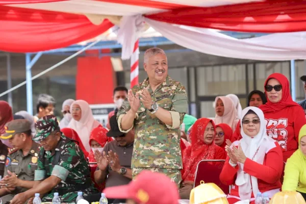 Gerak Jalan HUT RI di Pinrang: Pelajar Tunjukkan Kreativitas, Disiplin dan Kekompakan