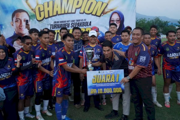 Damkar Juara Turnamen Antar-OPD Lutim, Bupati Irwan Bachri Syam Cetak Gol di Laga Eksebisi