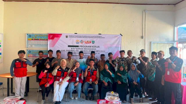 Mahasiswa Kuliah Kerja Nyata (KKN) Tematik Inovasi Desa Gelombang 116 Universitas Hasanuddin.