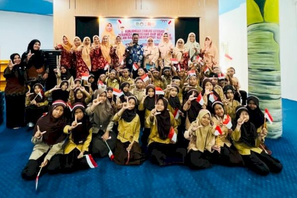 DWP Lutim Tanamkan Budaya Baca Sejak Dini, Siswa SDN 229 Waru Diajak Kenali Perpustakaan