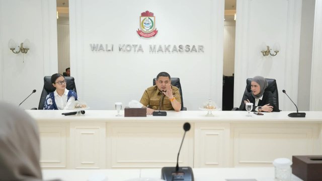 Wali Kota Makassar, Munafri Arifuddin saat menerima audiensi Kalla Group terkait rencana penyelenggaraan Kalla Youth Fest 2026 di Kantor Balai Kota Makassar.