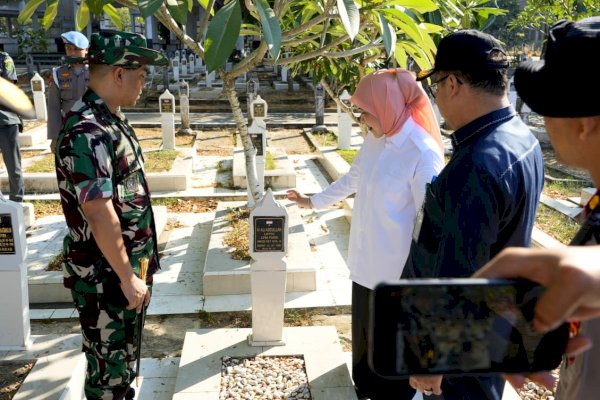 Wawali Makassar Aliyah Ilham Hadiri Karya Bakti di Taman Makam Pahlawan