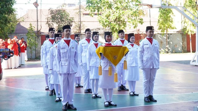 Sekolah Islam Athirah menggelar upacara peringatan Hari Ulang Tahun (HUT) ke-81 Republik Indonesia.