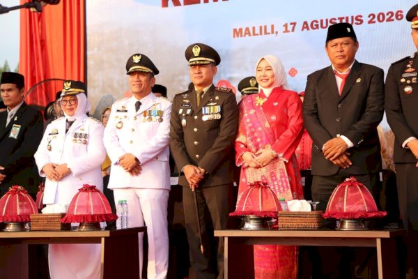 Bupati Ibas dan Wabup Puspawati Hadiri Penurunan Sang Saka Merah Putih