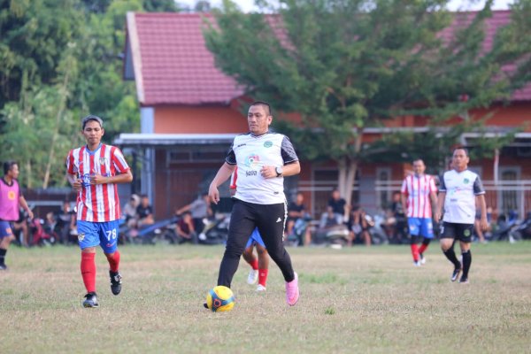 Buka Turnamen Sepakbola Wotu, Bupati Ibas Sumbang Hadiah Tambahan untuk Para Juara