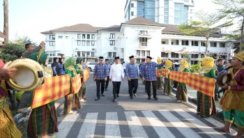 Defile Kafilah MTQ VIII KORPRI Nasional Resmi Dilepas di Balai Kota Makassar