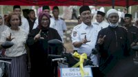 Dukung Operasional Petugas Keagamaan, Bupati Irwan Serahkan 3 Unit Sepeda Motor
