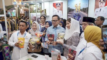 Stan Sidrap Curi Perhatian di AOE 2026, Wamendagri Ikut Belanja Produk Lokal