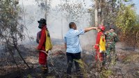 Turun Padamkan Kebakaran Lahan, Bupati Ibas Imbau Masyarakat Waspada karhutla