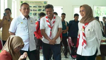 Bupati Irwan dan Ketua Kwarcab Ani Nurbani Perkuat Semangat Kemanusiaan Lewat Donor Darah