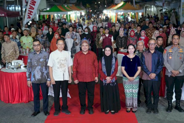 Munafri-Melinda Nikmati Pentas Anak-Anak Warga di Pesta Rakyat Kecamatan Wajo