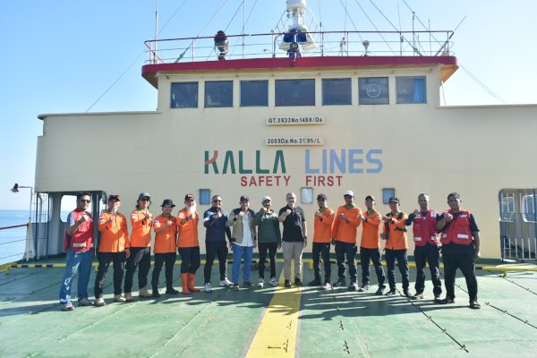 Kapal Kemanusiaan KALLA Bawa 800 Paket Bantuan-Relawan ke NTT, Prioritaskan Wilayah yang Belum Terjangkau