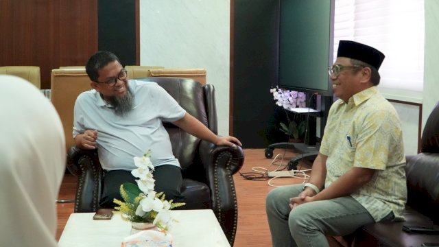 Komisioner KPU Sulsel, Hasruddin Husain, melakukan audiensi dengan Dinas Pendidikan Sulsel, Iqbal Nadjamuddin.