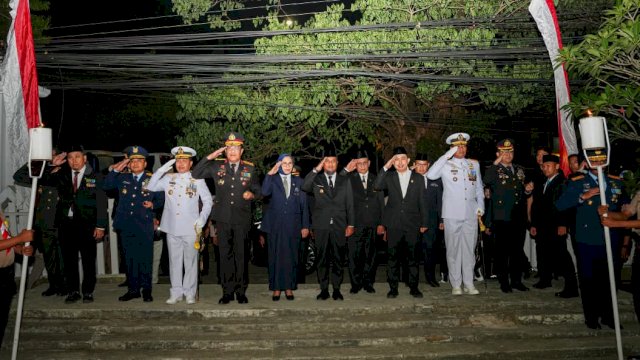 Gubernur Sulsel Ikuti Apel Kehormatan Renungan Suci di TMP Panaikang Bersama Forkopimda