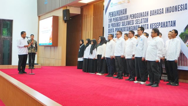Kukuhkan Tim Pengawasan Bahasa Indonesia, Andi Sudirman Minta Bahasa Daerah Tak Ditinggalkan