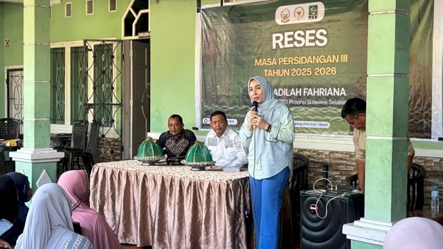 Anggota DPRD Provinsi Sulawesi Selatan dari Fraksi PKB, Hj. Fadillah Fahriana.