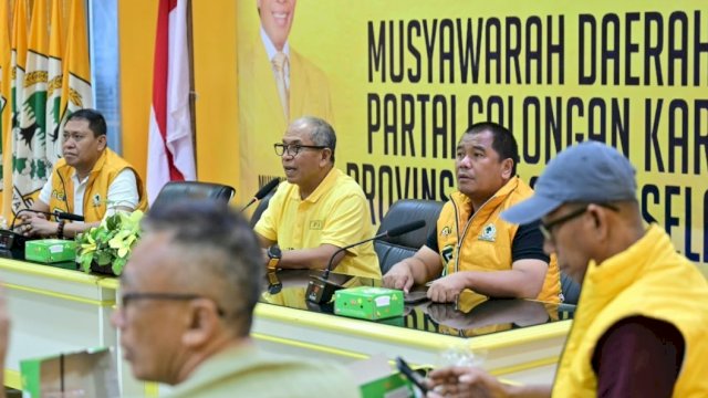 Wakil Ketua DPRD Sulsel, Rahman Pina, saat menghadiri rapat internal DPD I Partai Golkar Sulsel. 